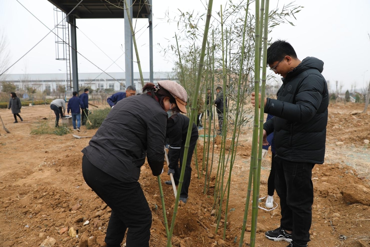 全发国际app科技举行“你我携手，美化公司”植树节运动